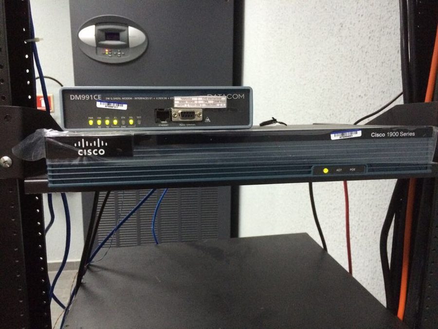 Cisco Router perangkat jaringan enterprise